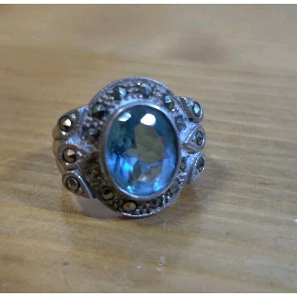 Vtg 925 STERLING SILVER BLUE TOPAZ MARCASITE STATEMENT RING Sz 6, 6g - Picture 2 of 9